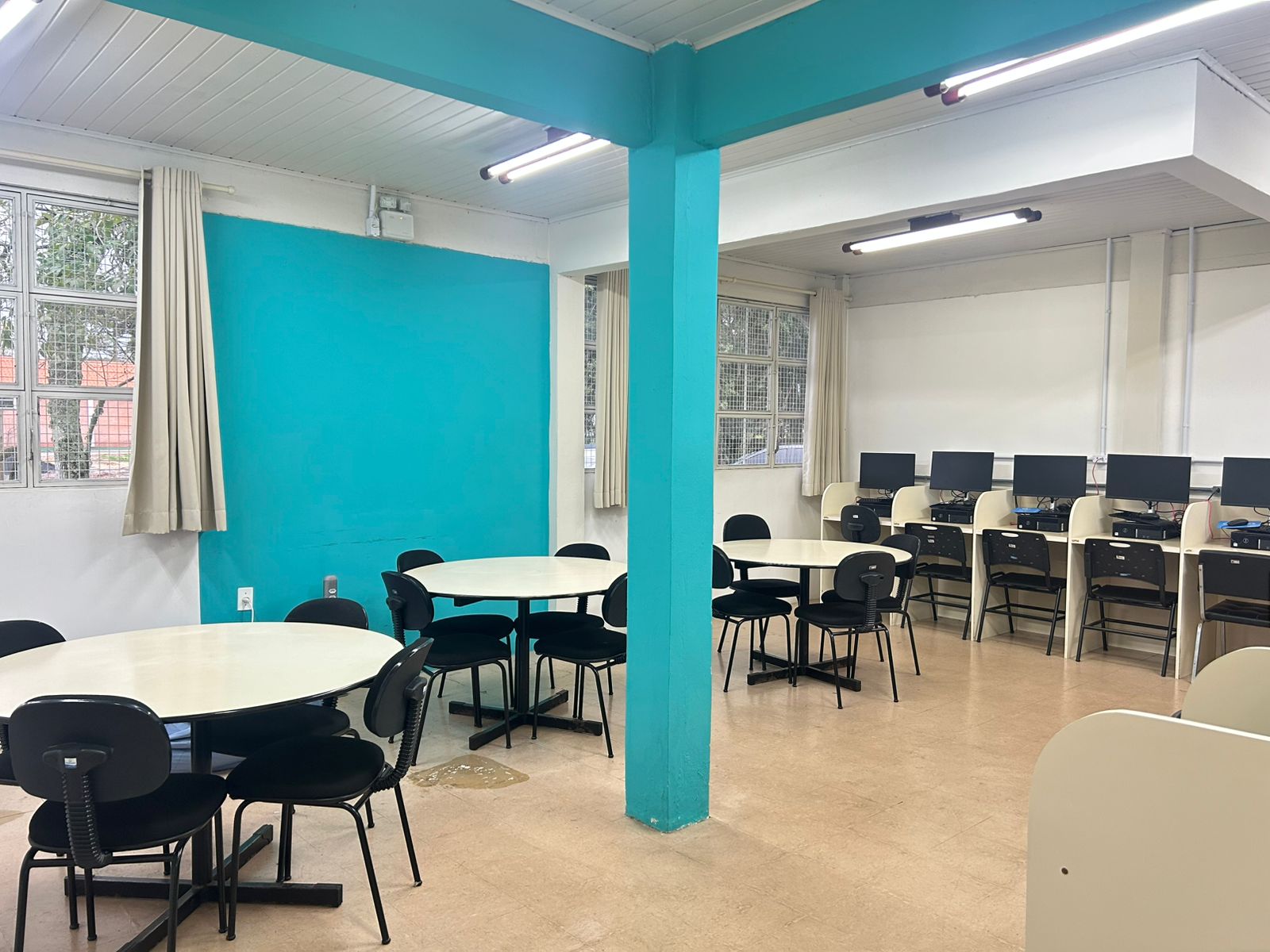 <p>Sala de computadores</p>
