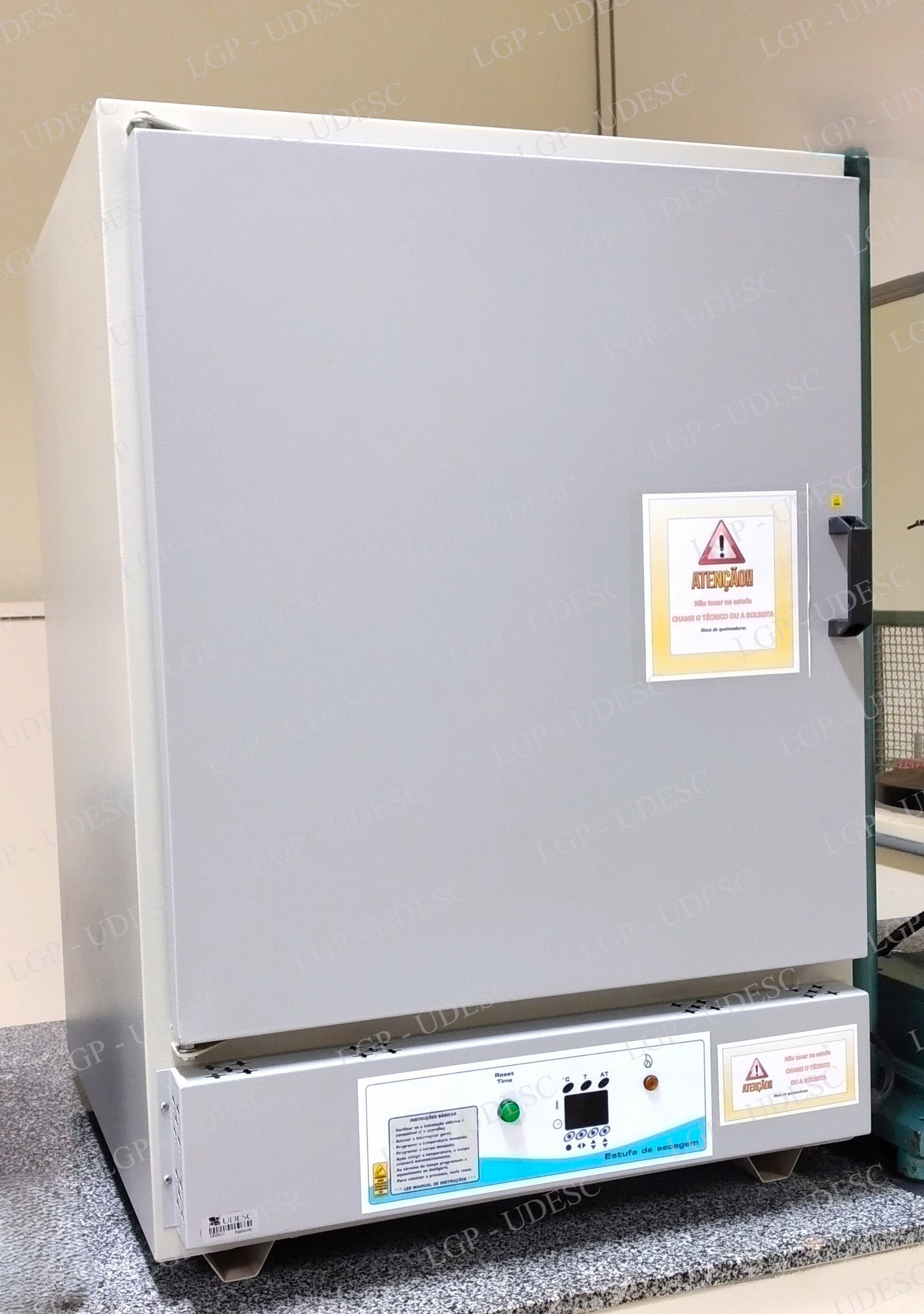 <p>Estufa de Esteriliza&ccedil;&atilde;o e Secagem</p>
