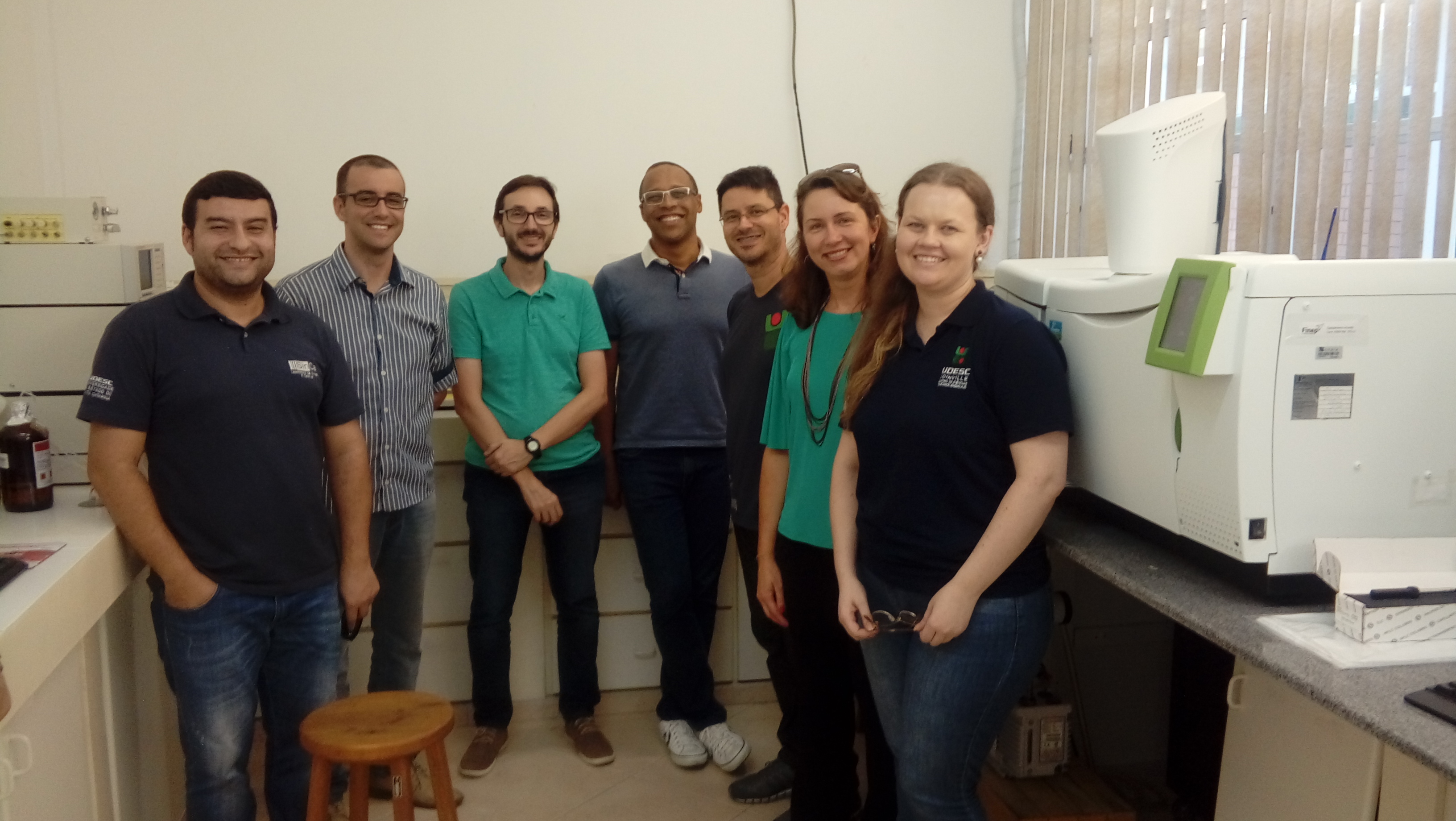 <p>12/04/2018 - Visita a laboratório do Departamento de Solos e Recursos Naturais do CAV (na foto, os professores Marcelo Moreira e Rogério Laus)</p>
