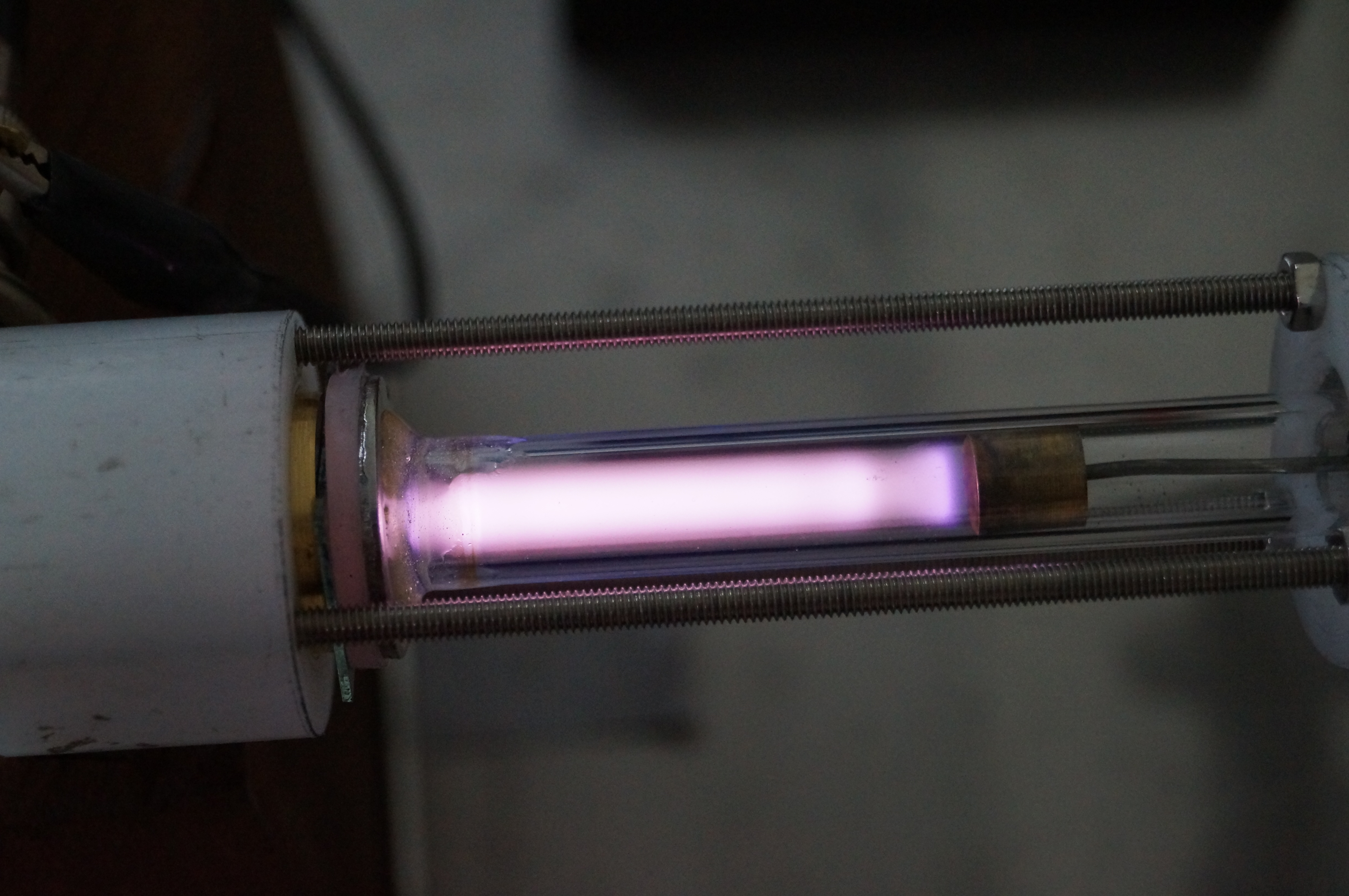 <p>Reator para tratamento de nanotubos de carbono por plasma</p>
