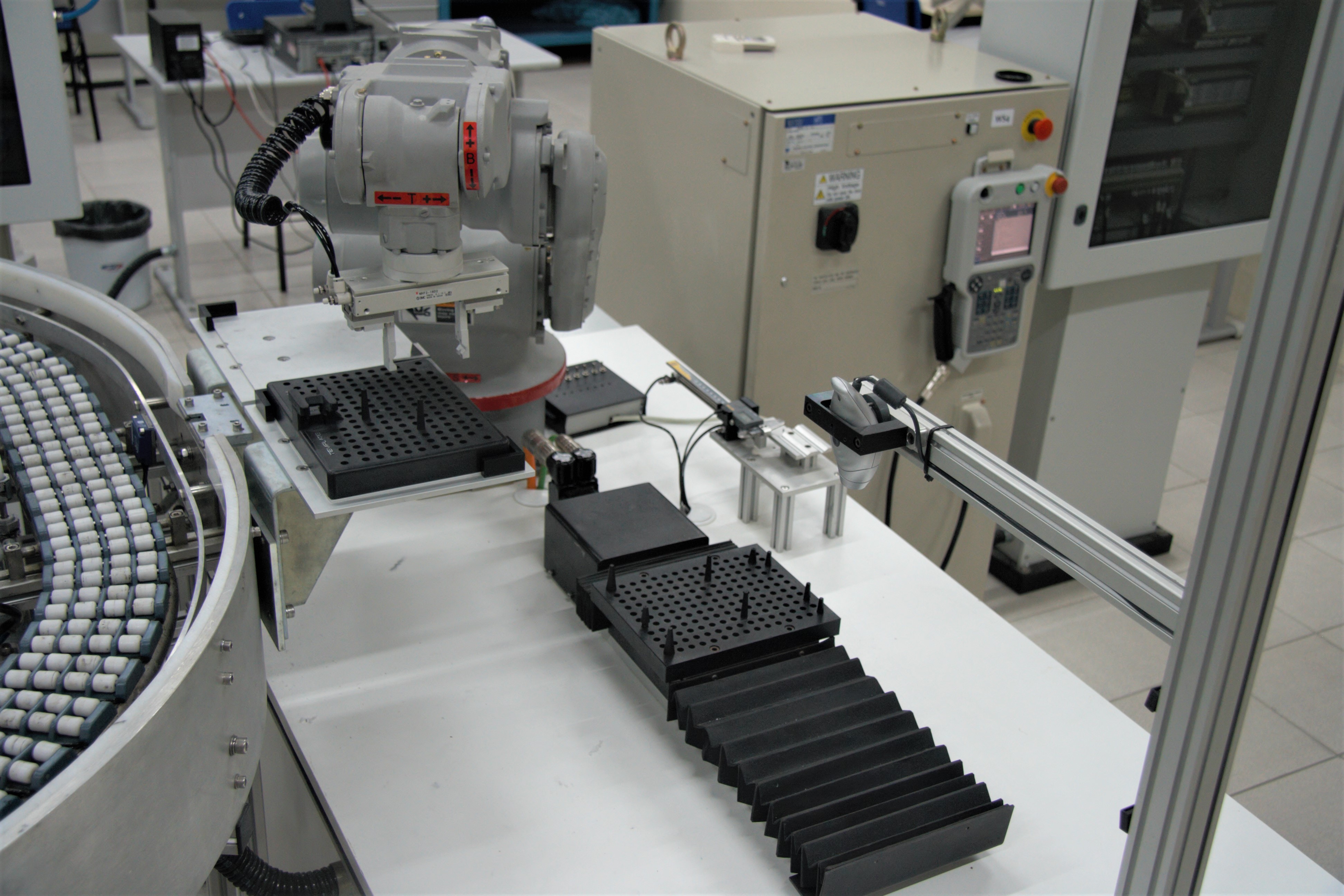 <p>LAMAN - Laboratório de Automação da Manufatura</p>
