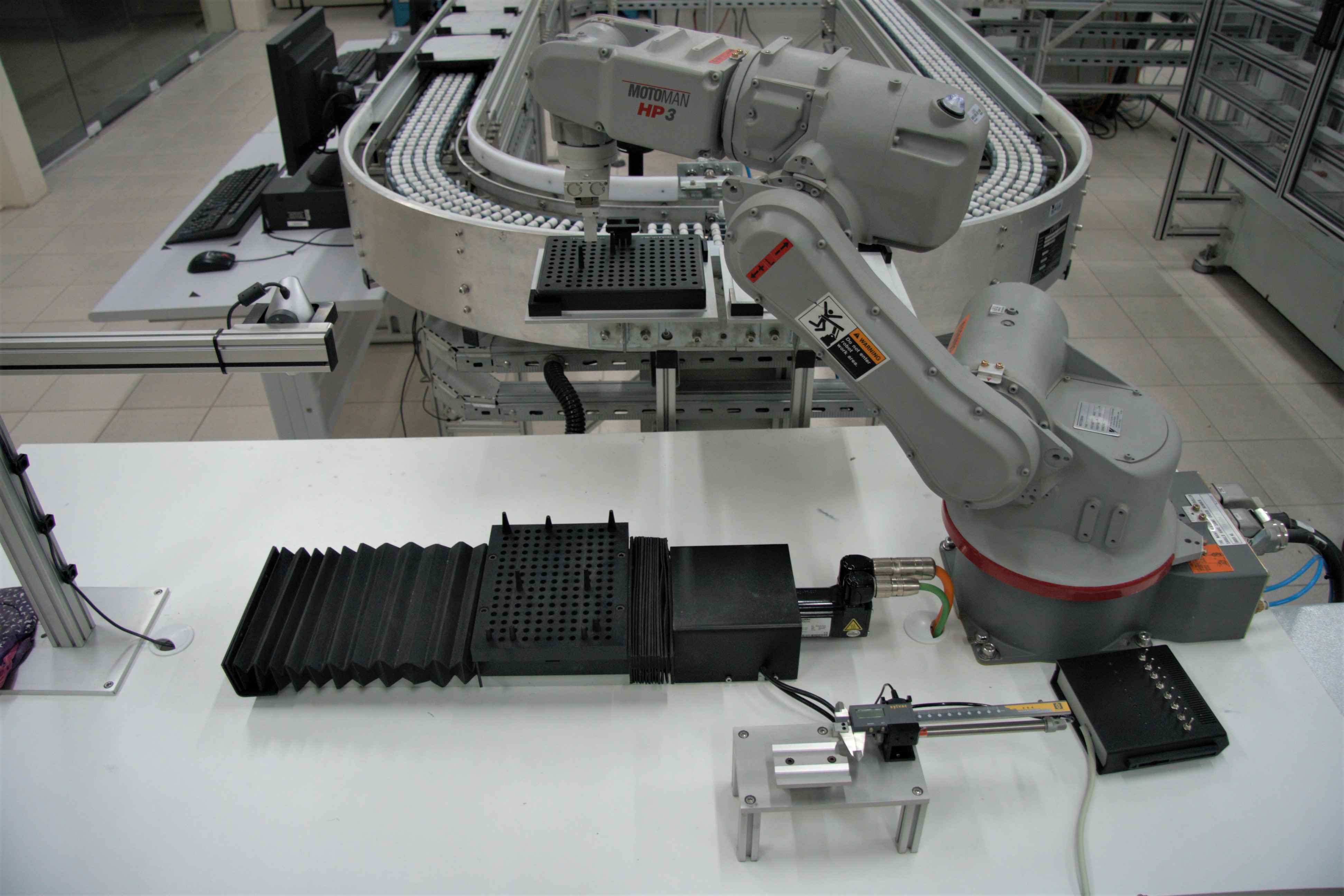 <p>LAMAN - Laboratório de Automação da Manufatura</p>
