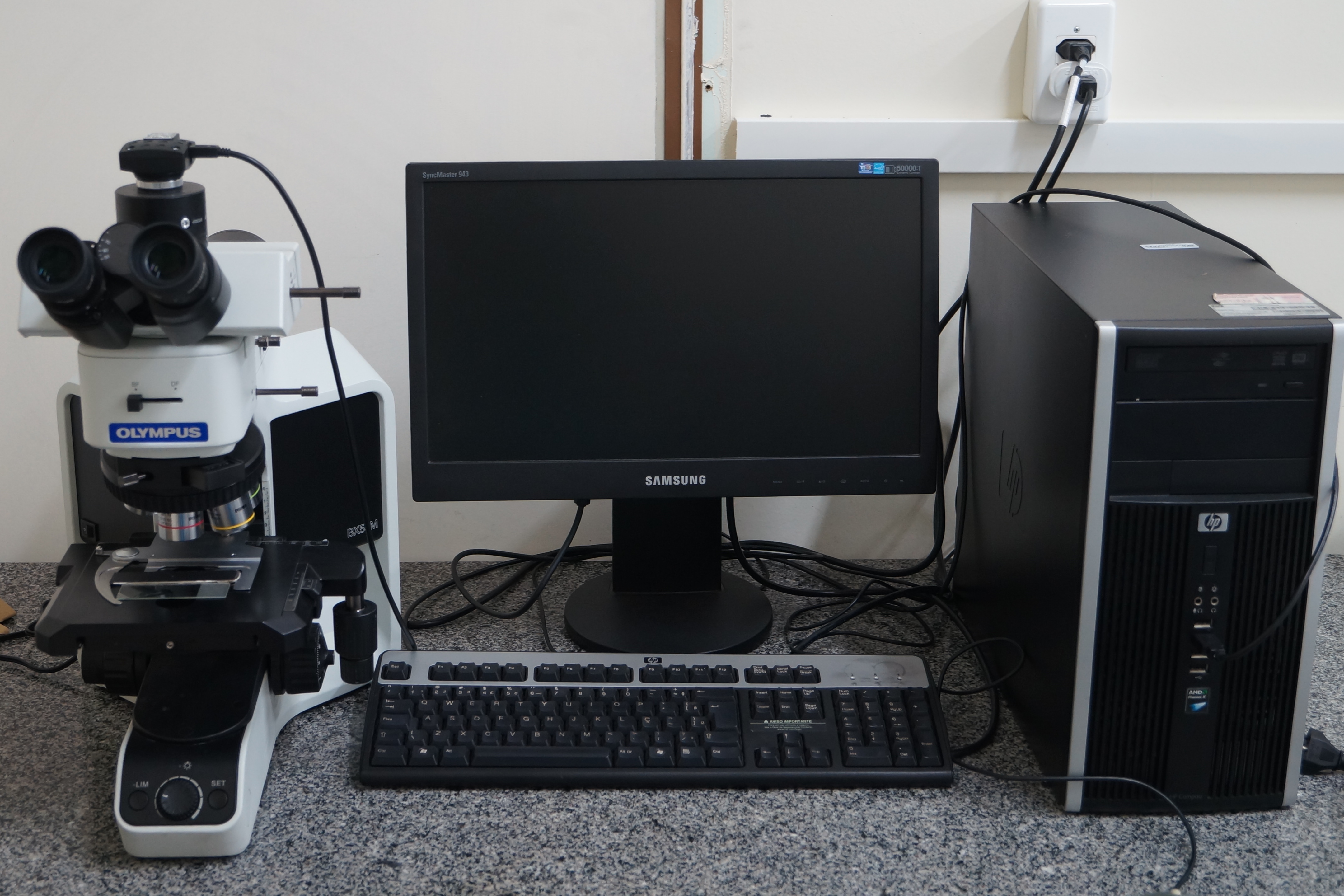 <p>Microscópio ótico</p>
