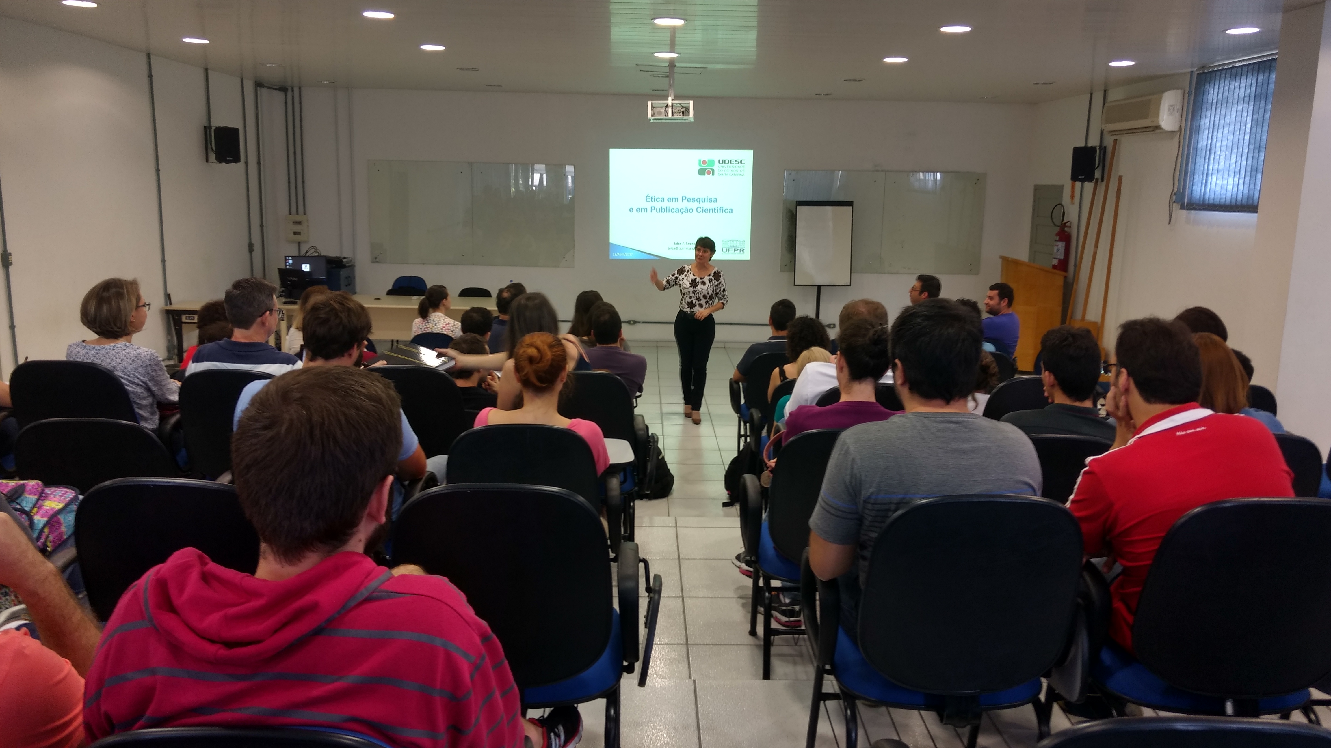 <p>12/04/2017 - Palestra com a Profa. Jaísa Soares (UFPR): Ética em pesquisa e publicação científica</p>
