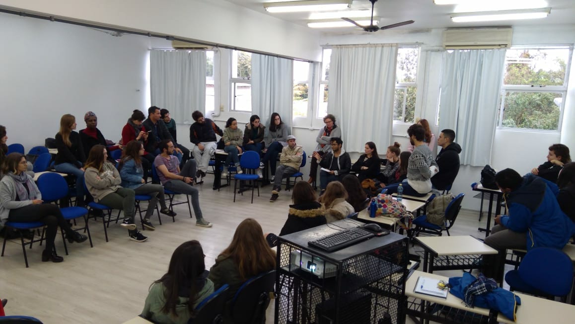 <p>Reunião NPP 21/08/2018 - Direitos Humanos: Promoção da diversidade e combate a discriminação (de classe, raça, gênero) no ambiente acadêmico.</p>

<hr />
<p>Foto: Gustavo Araújo</p>

<div> </div>
