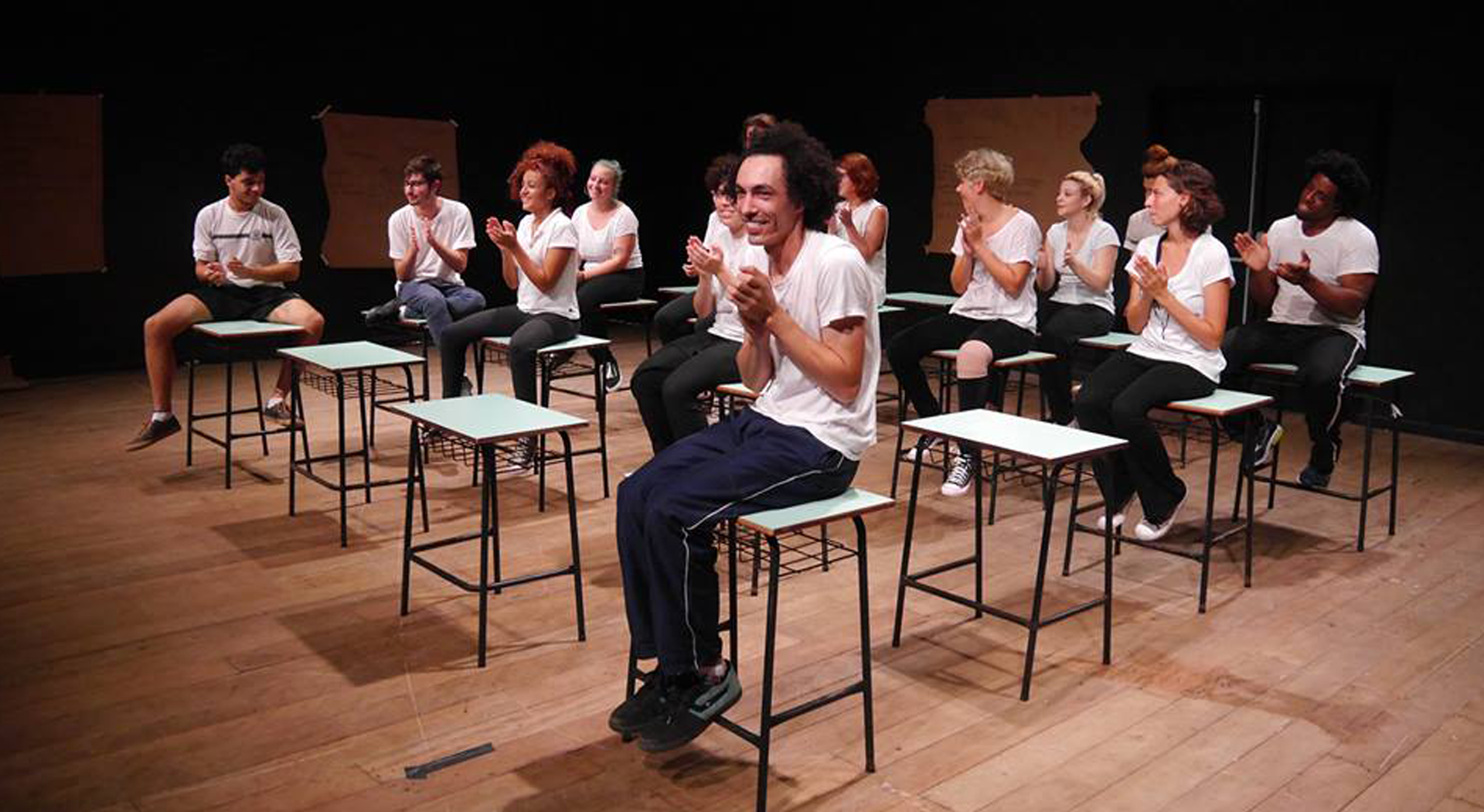 Espetáculo Maus Alunos - Foto: Gabriel Velasques