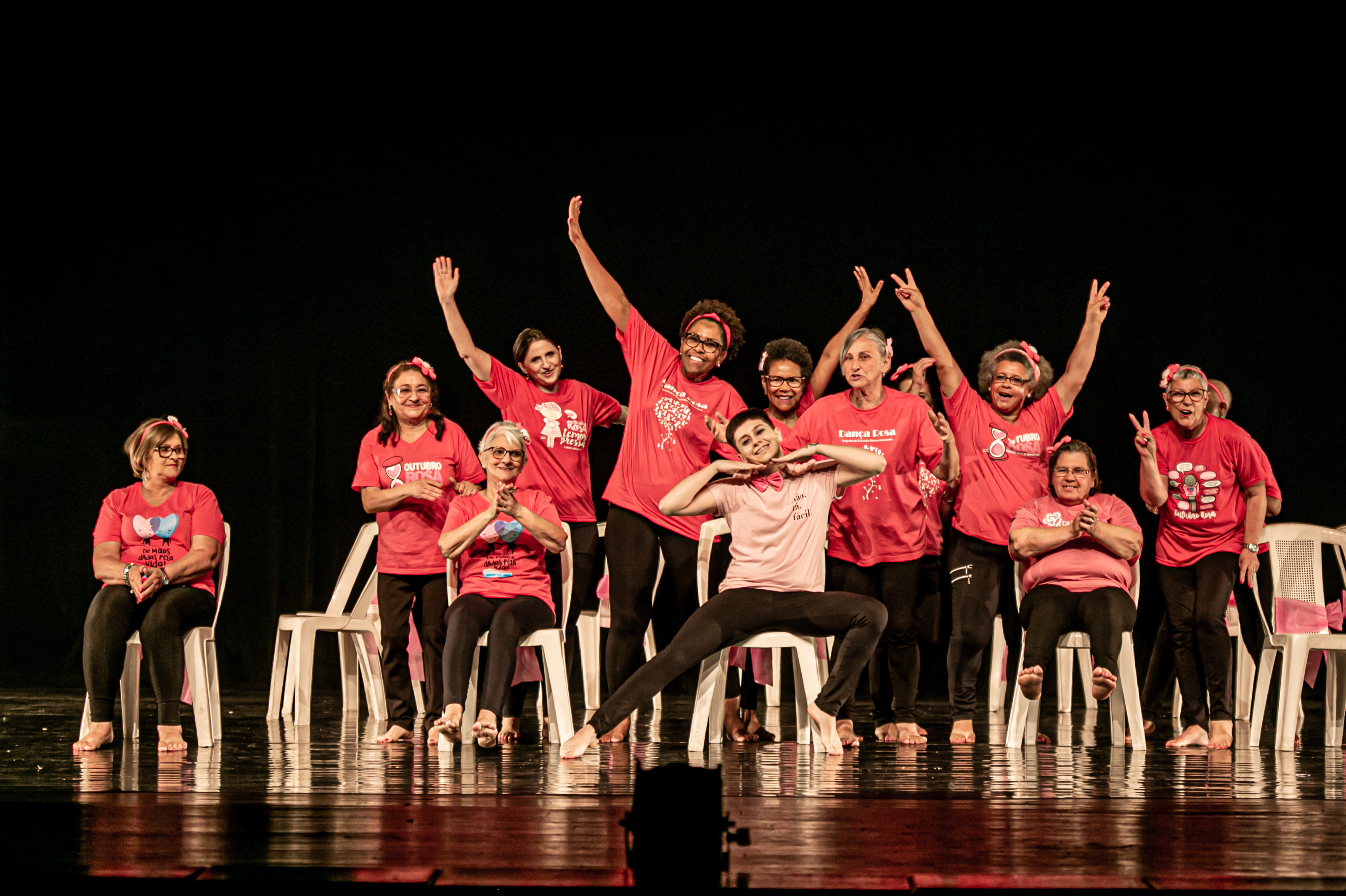<p>XVI Mostra de Dança da CEFID/UDESC, Teatro Governador Pedro Ivo, Florianópolis-SC. Coreografia: 