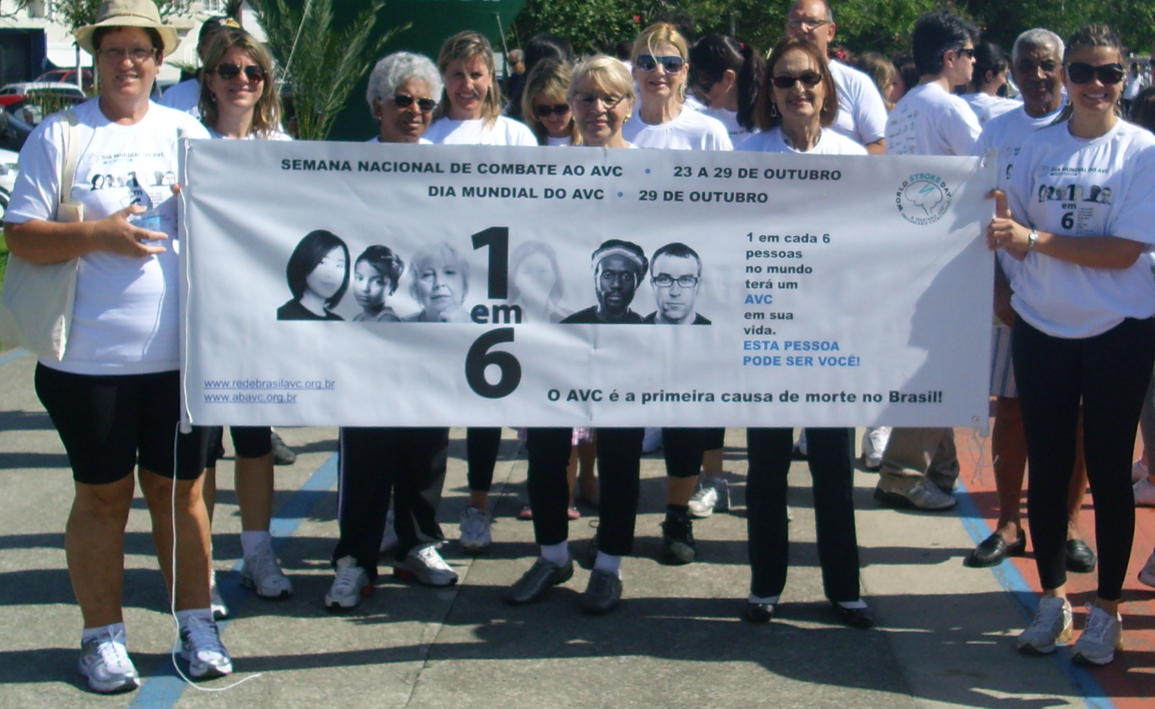 CEFID participa da Campanha Mundial de Prevenção ao AVC com ações de prevenção e caminhada no Parque de Coqueiros, em Florianópolis, em 23 de outubro de 2011