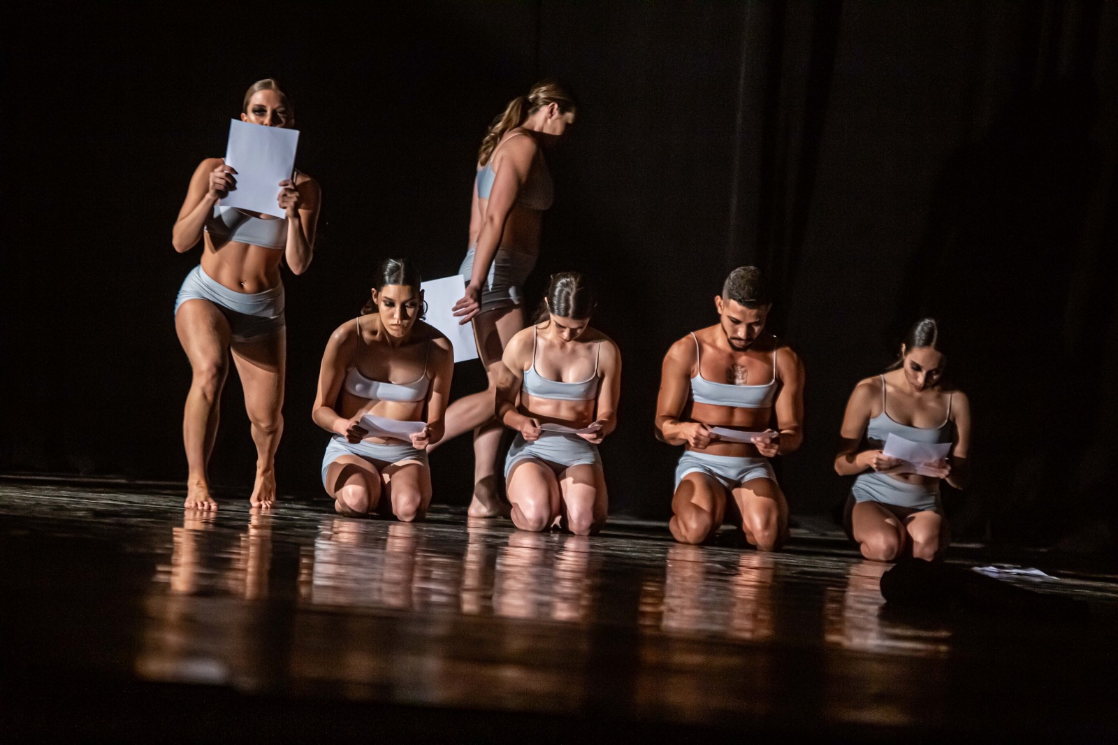 <p><strong>18ª Mostra de Dança da UDESC/CEFID, Teatro Governador Pedro Ivo, Florianópolis-SC. Coreografia: 