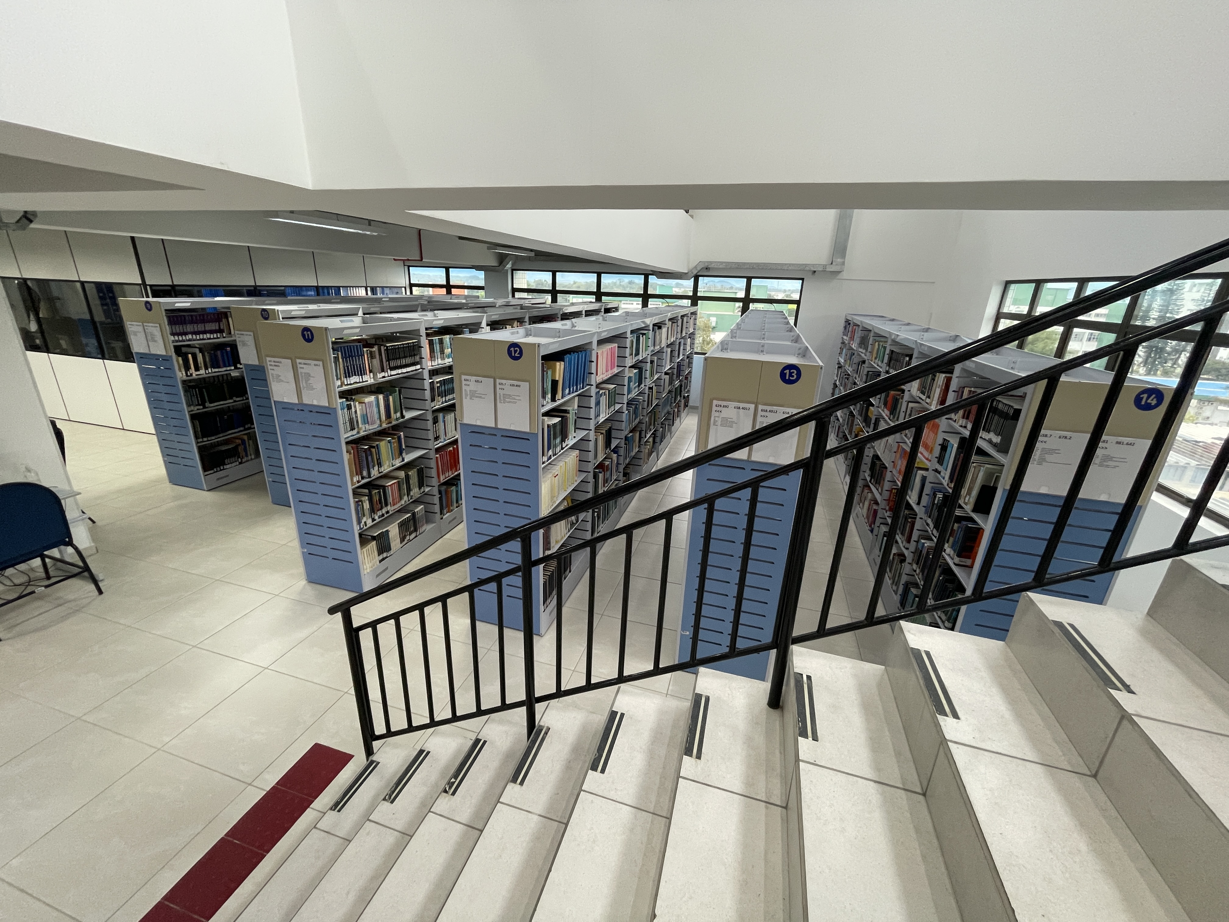 <p><strong>Biblioteca Udesc Joinville</strong></p>
