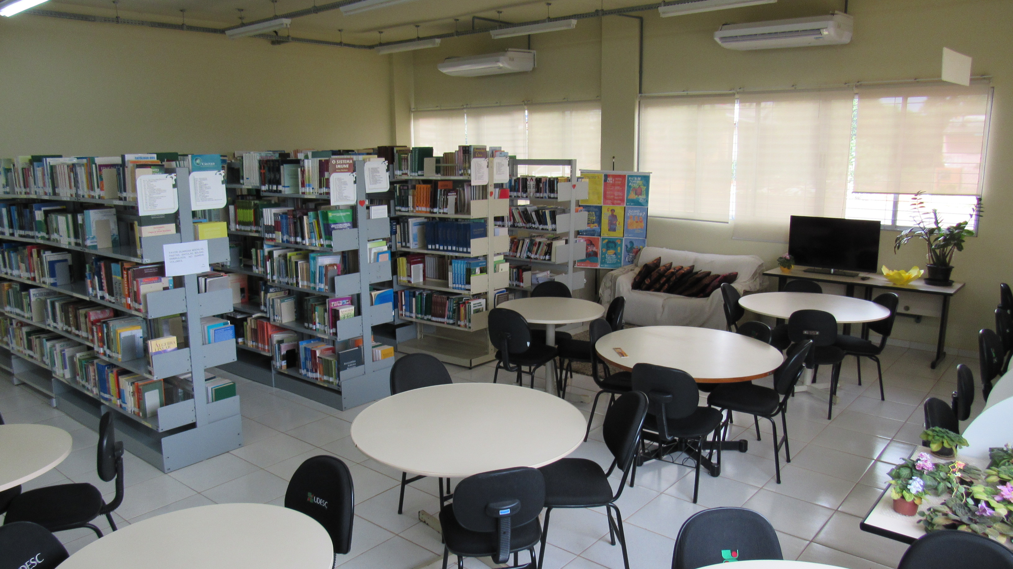<p><strong>Biblioteca Udesc Oeste<br />
Chapecó</strong></p>
